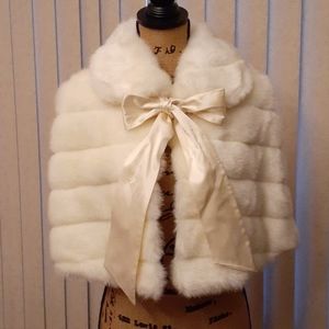 (EUC) NINE WEST FAUX FUR WRAP